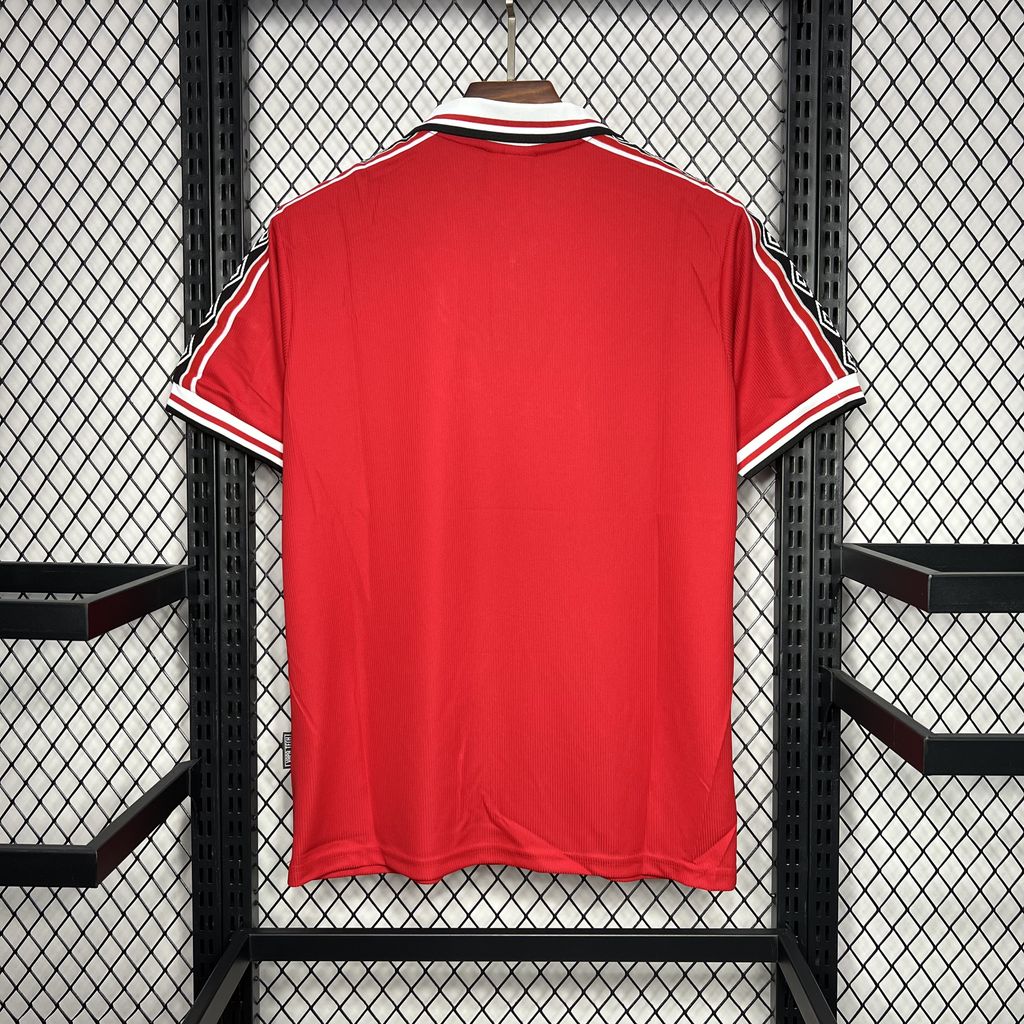 Retro's Manchester United 1998/99 Home Jersey