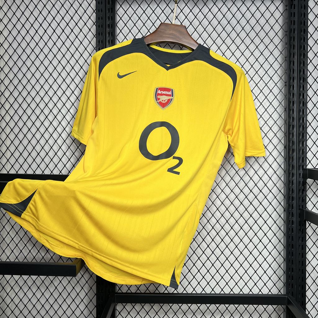 Retro's Arsenal FC 2005/06 Away Jersey