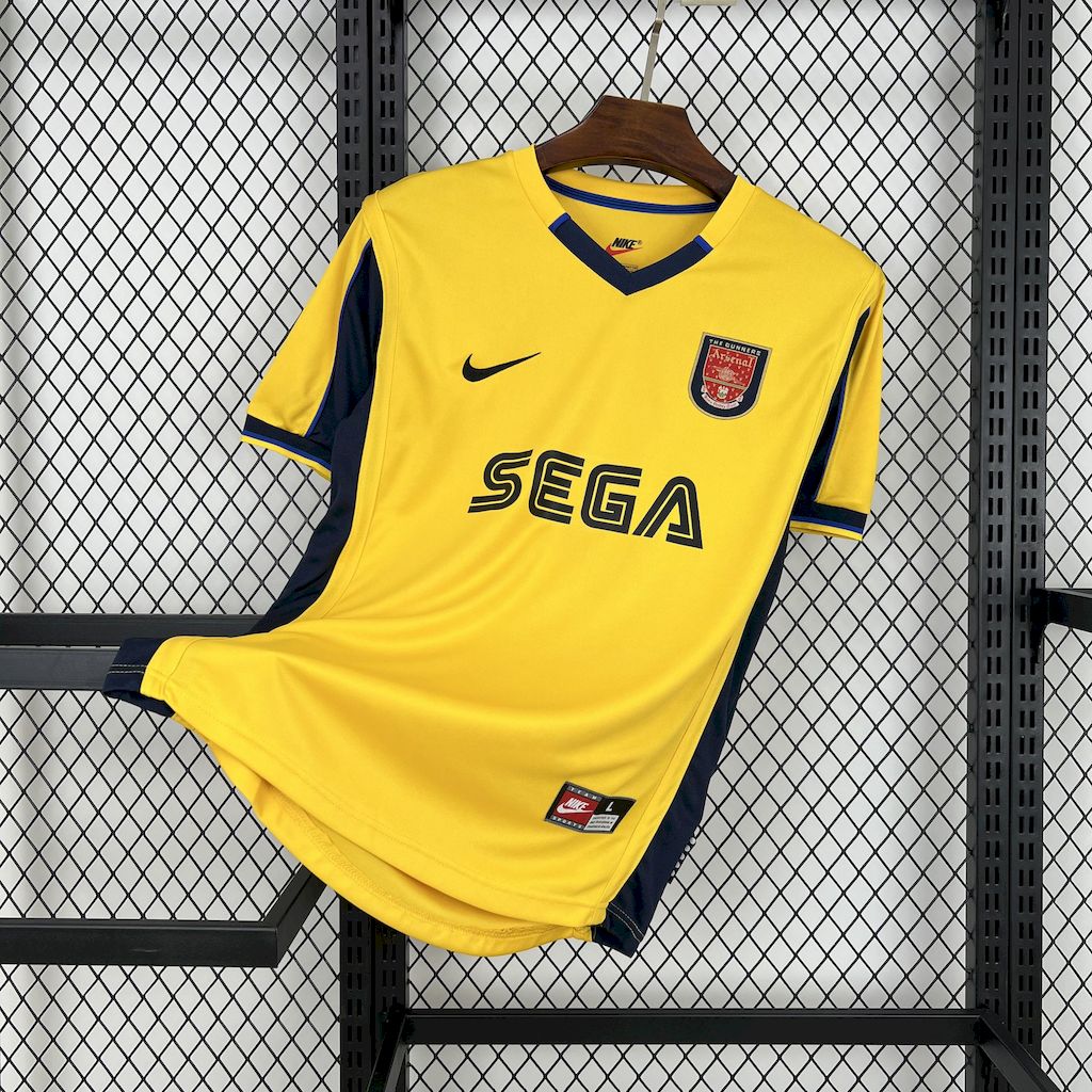 Retro's Arsenal FC 1999/00 Away Jersey