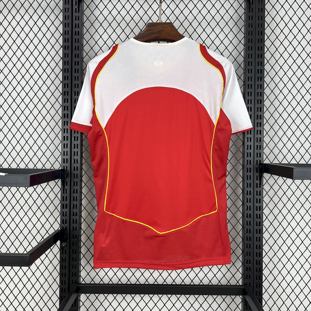 Retro's Arsenal FC 2004/05 Home Jersey