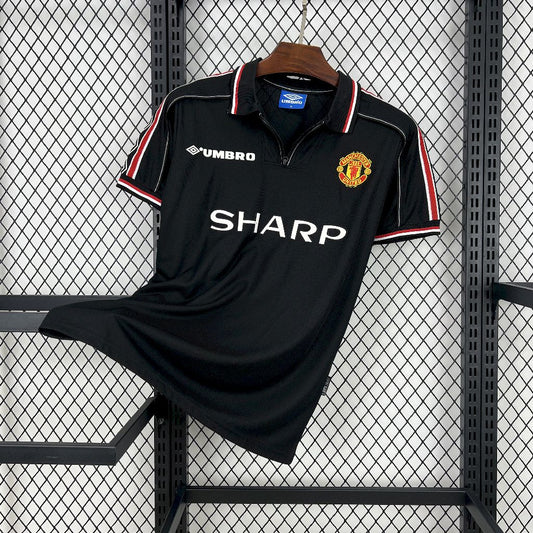 Retro's Manchester United 1998/99 Black Edition Jersey