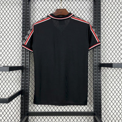Retro's Manchester United 1998/99 Black Edition Jersey