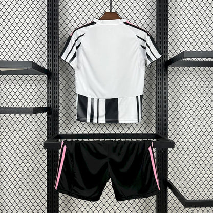 Kid's Juventus 2025/26 Home Kit