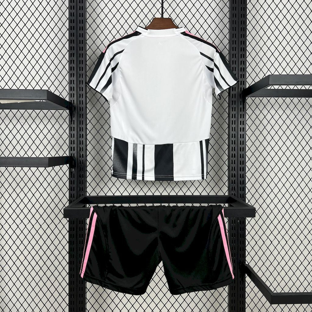 Kid’s Juventus 2025/26 Home Kit