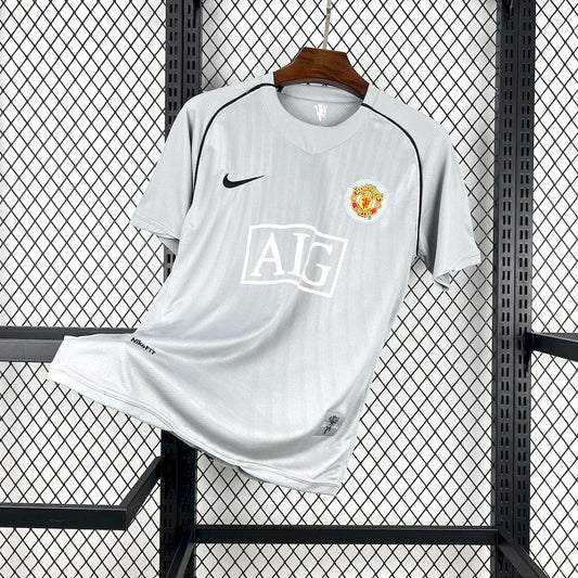 Retro's Manchester United 2007/08 Grey GK Jersey