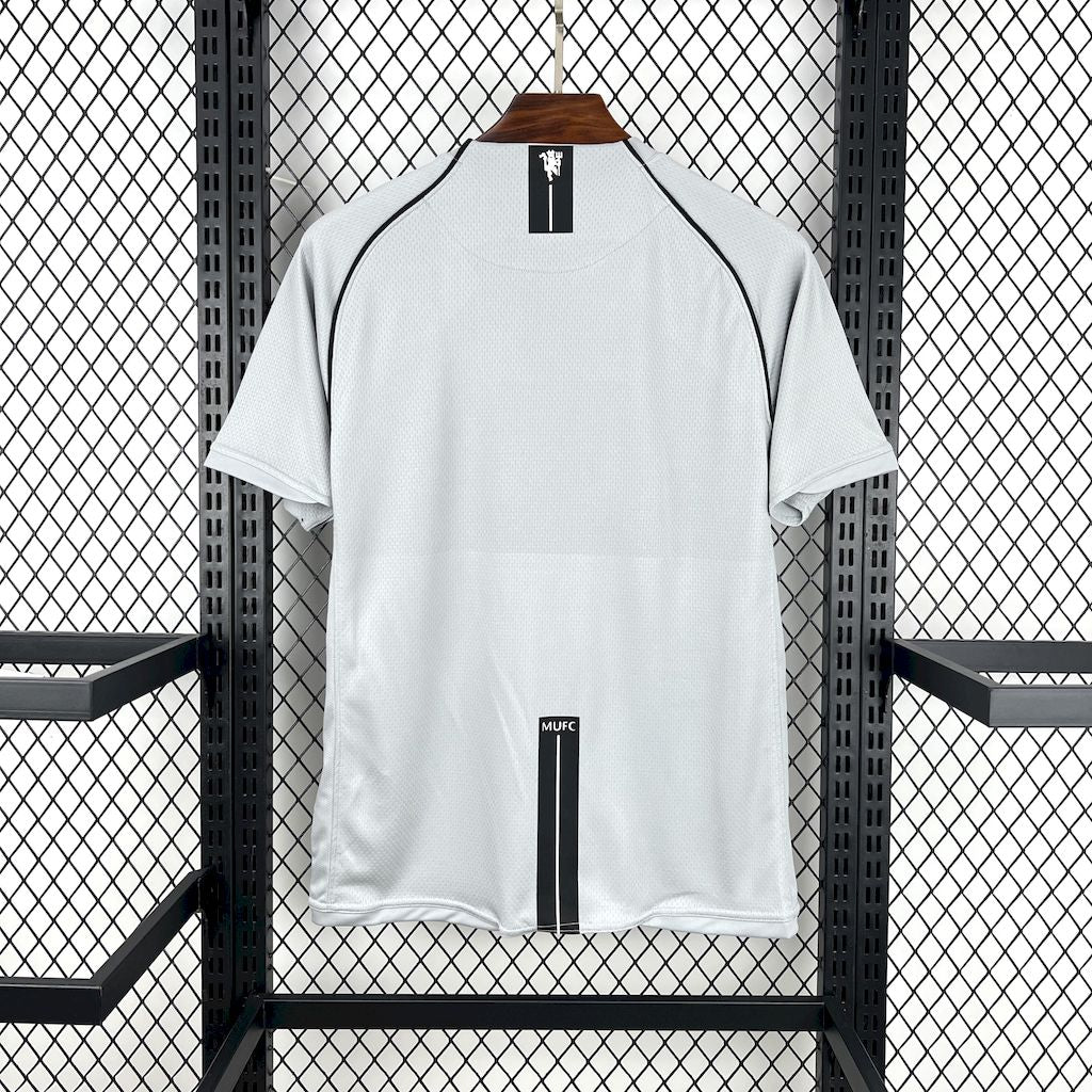 Retro's Manchester United 2007/08 Grey GK Jersey