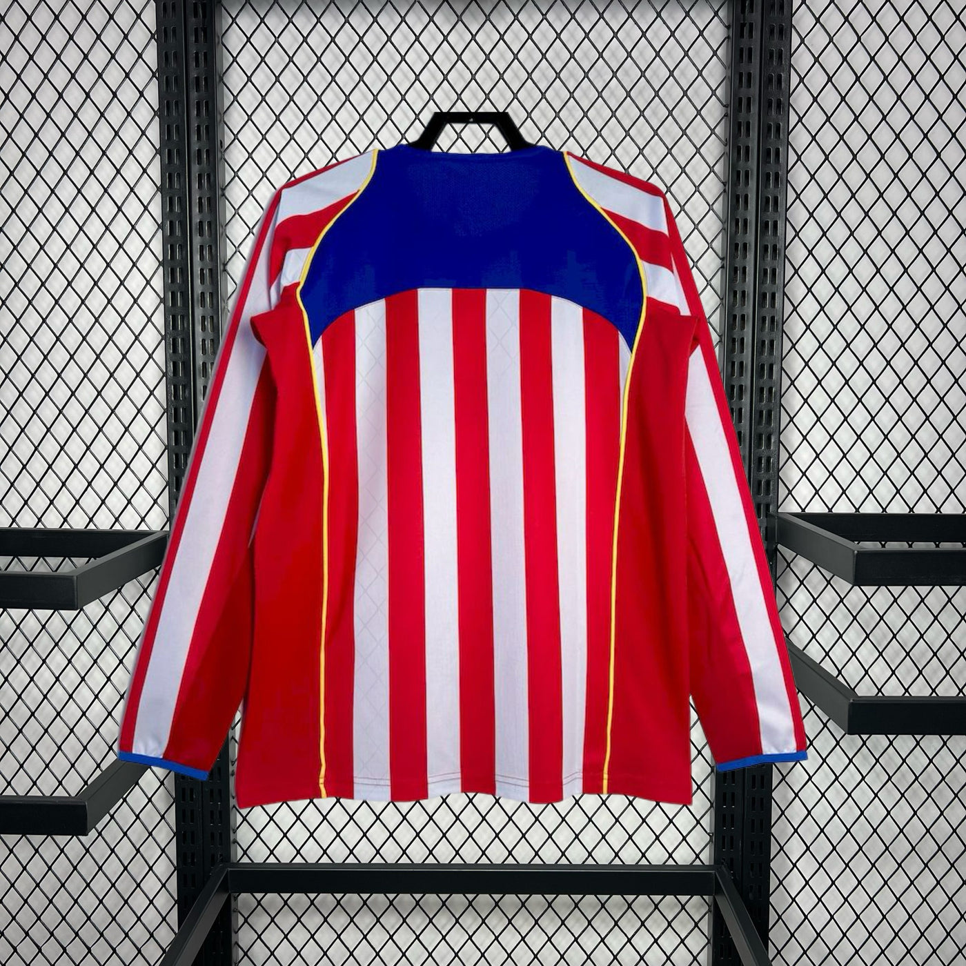 Retro's Atlético de Madrid 2004/05 Home Long Sleeve Jersey