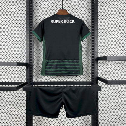 Kid's Sporting CP 2025/26 Christmas Edition Kit