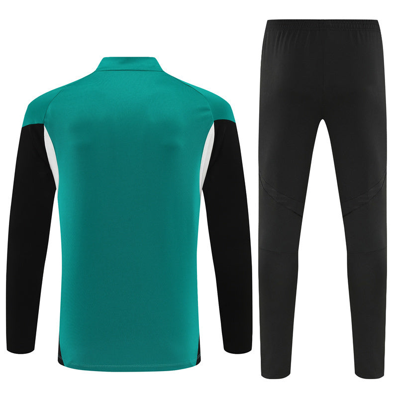 Liverpool FC 2025/26 Half-Zip Training Set – Essential Edition