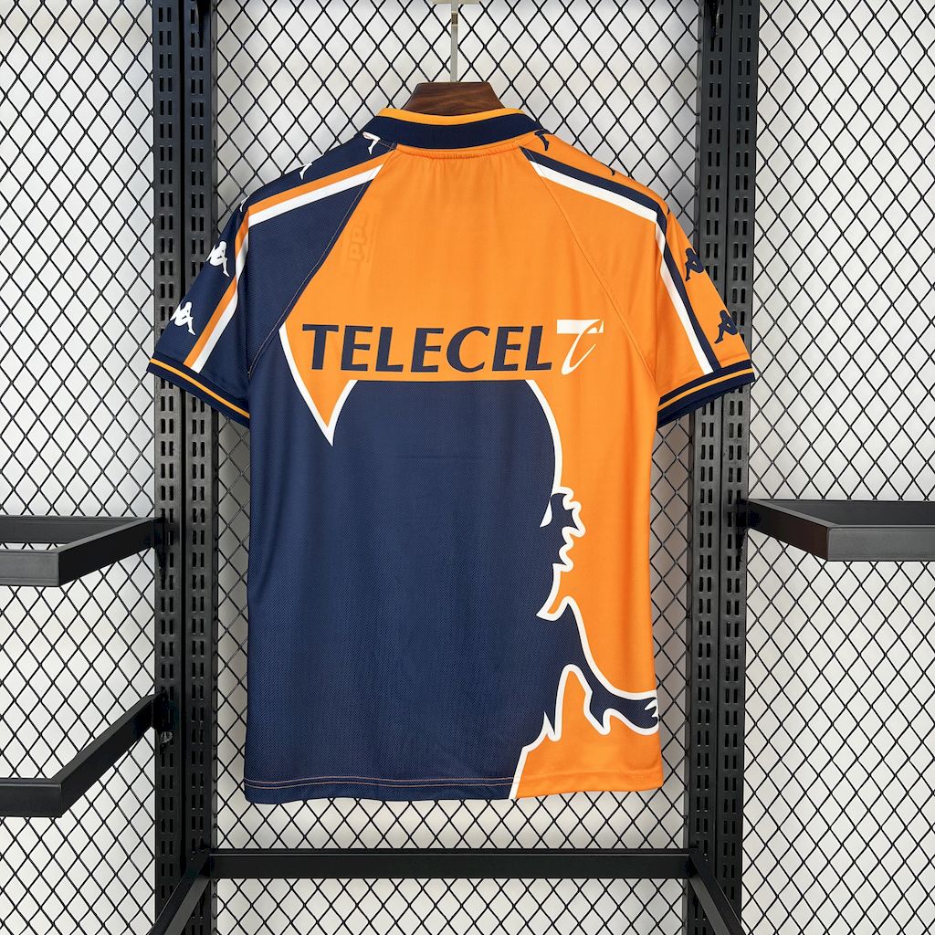 Retro's FC Porto 1997/98 Away Jersey