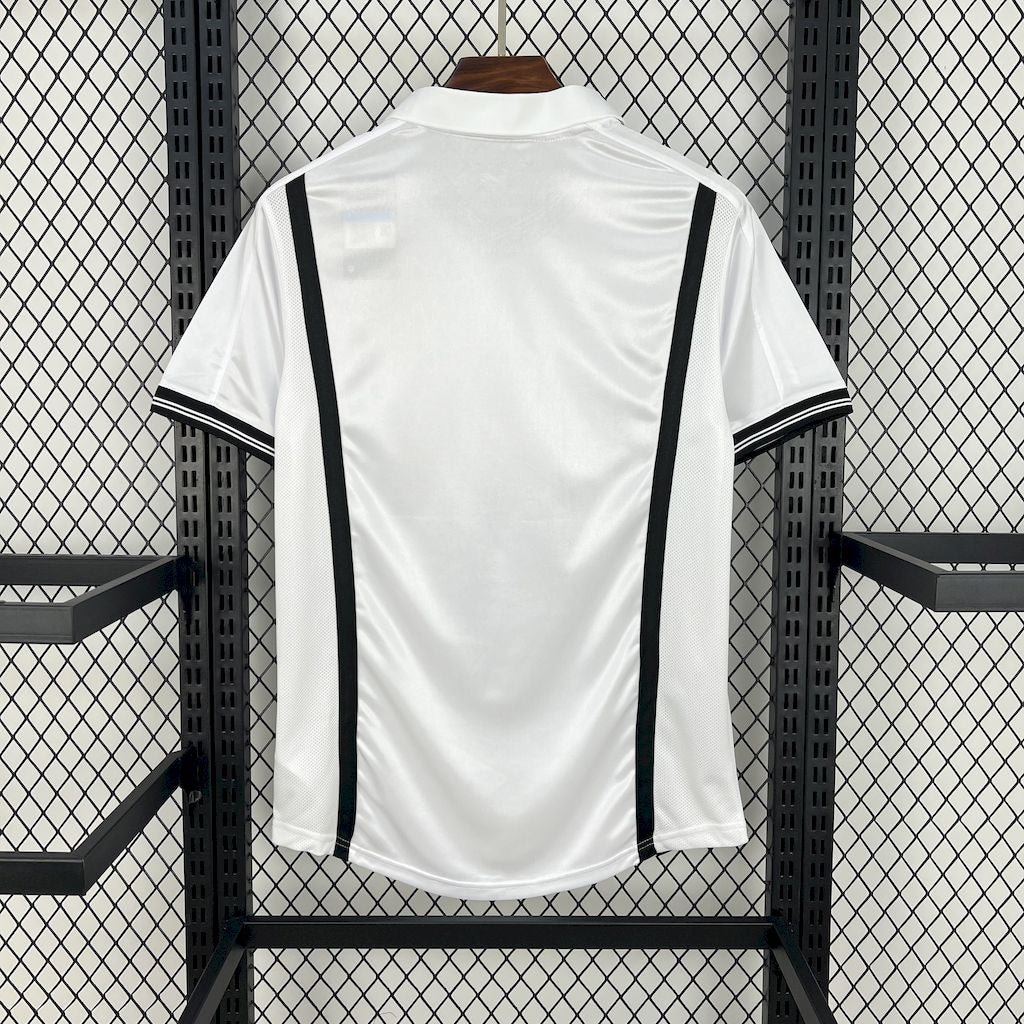 Retro's Valencia CF 2000/01 Home Jersey