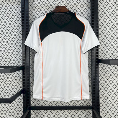 Retro's Valencia CF 2004/05 Home Jersey