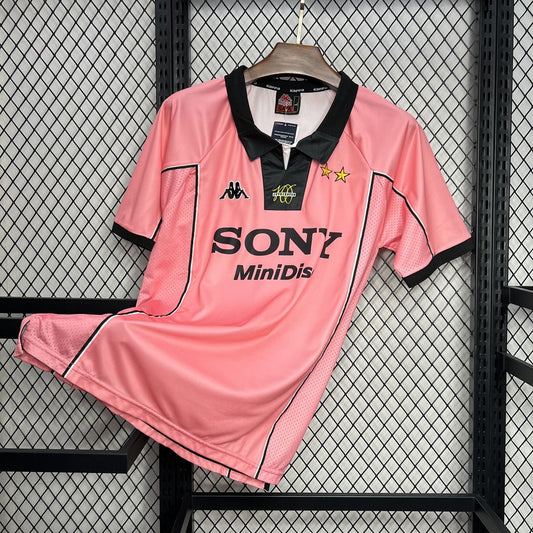 Retro's Juventus 1997/98 Away Jersey