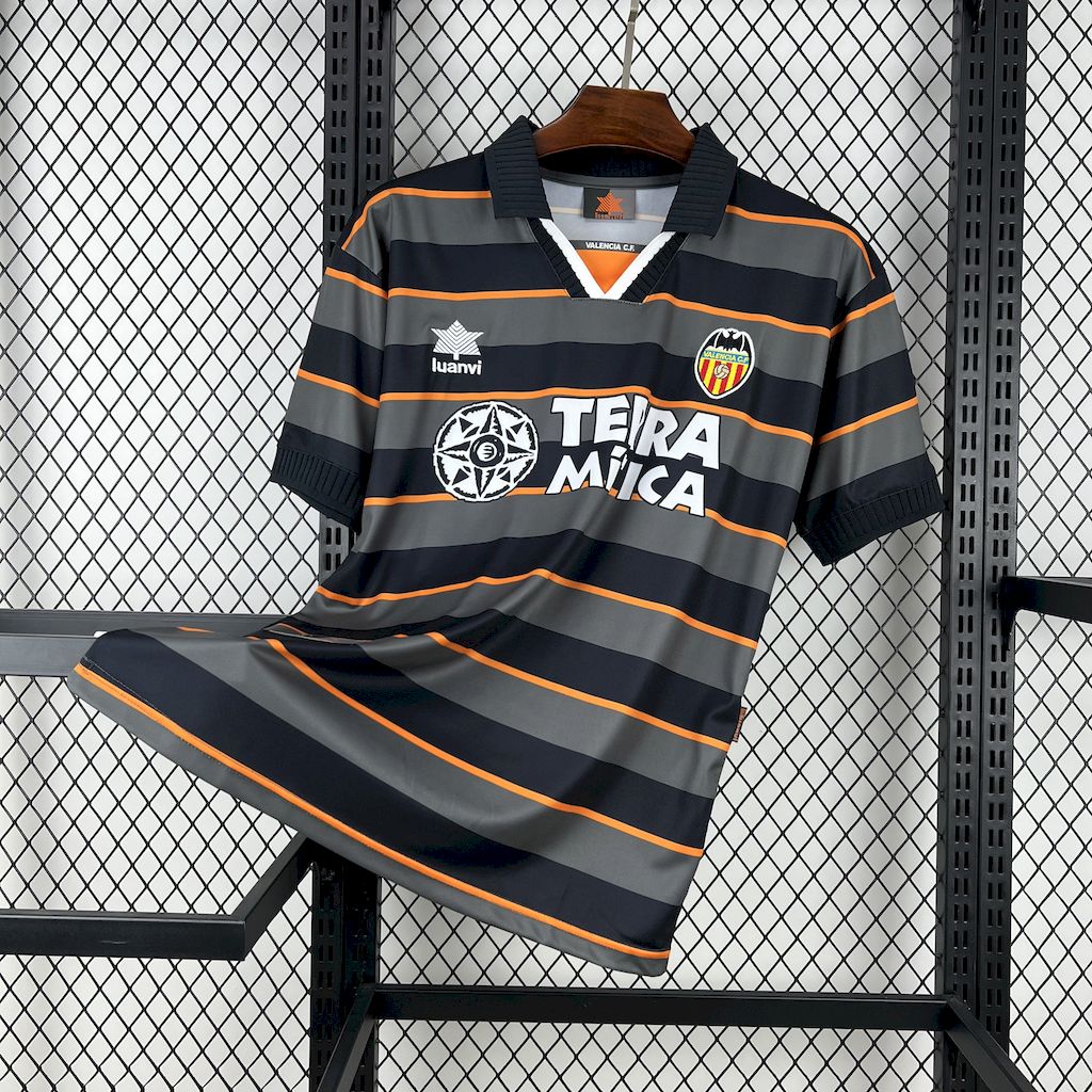 Retro's Valencia CF 1999/00 Third Jersey