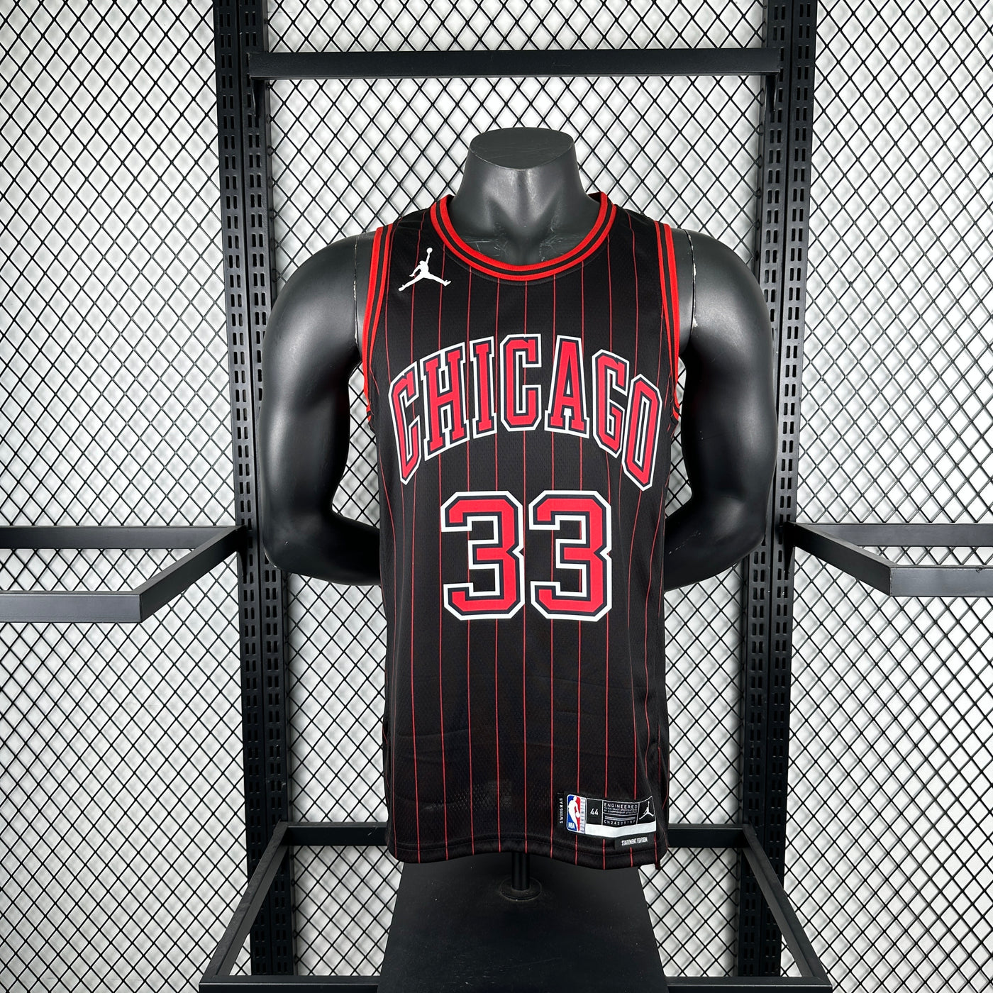 Men’s Chicago Bulls #33 Pippen Jersey – Black & Red
